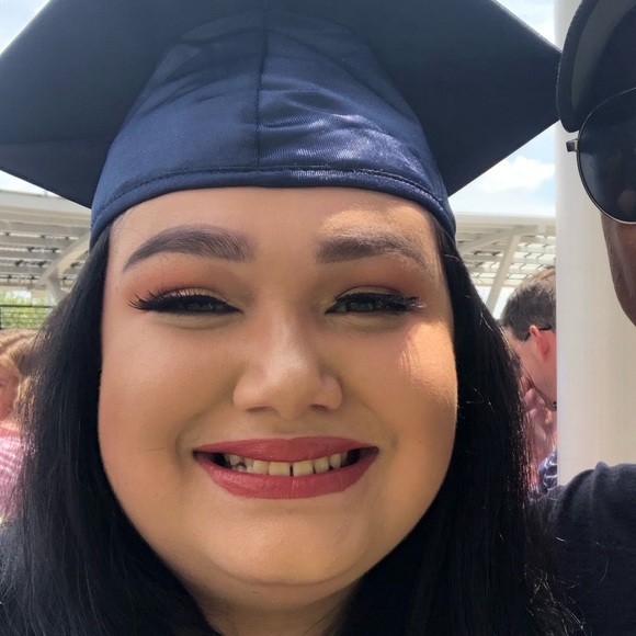 Meet your Posher, Alyssa - Picture 5 of 5